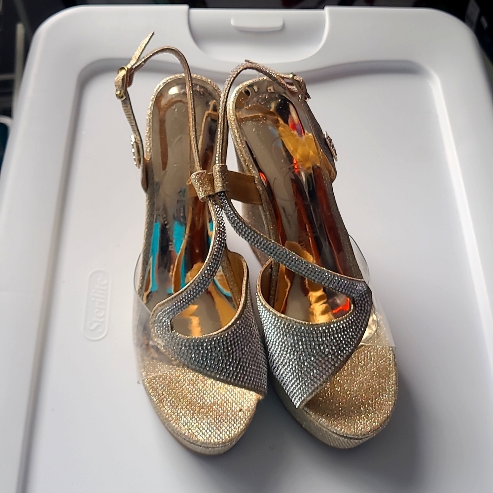 New Without Tags Gold Bling  Open Toe Wedges